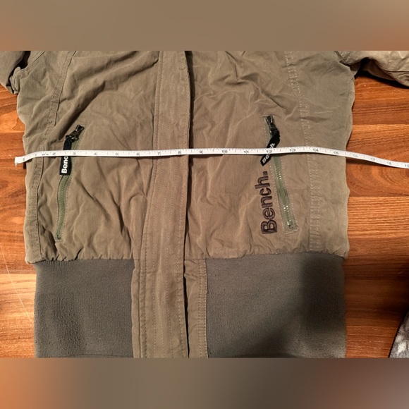 Green Bench Jacket. Size S - Picture 5 of 8